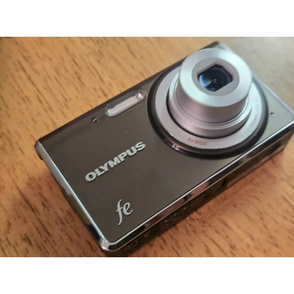 Olympus FE-4020 Digital Camera 14MP UNUSED Open Box Complete Set + 16GB SD Card